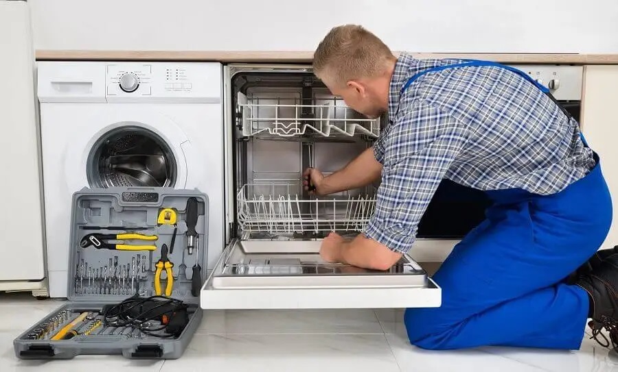 Evren Maytag servisi teknisyen ekibi beyaz eşya tamiri yaparken